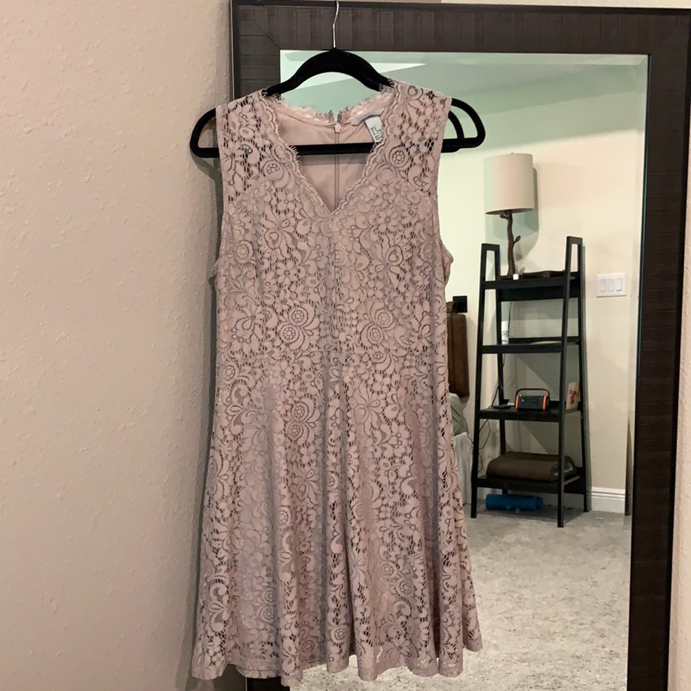 H&M Medium. Maude in color. Worn once. 100% Polyester
